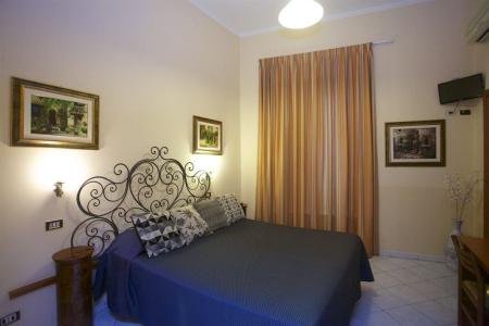 Nicolas Inn - 7