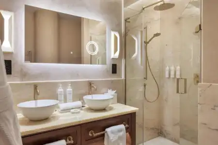 The Trafalgar St. James London, Curio Collection by Hilton - 82