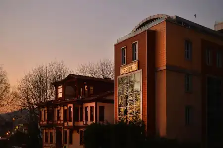 Wes Izmit - 18