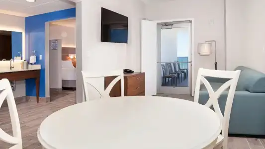 Holiday Inn Express & Suites Panama City Beach - Beachfront by IHG - 115