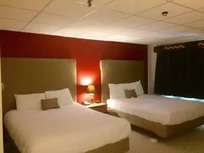 Forest Glen Inn - 4