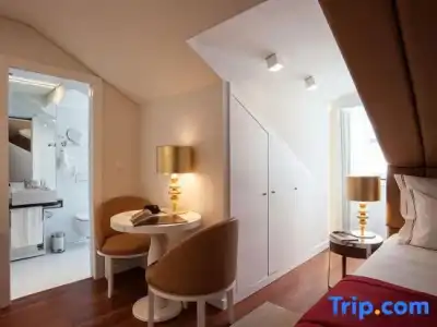 The 7, Suites, Studios & Apartments - 84