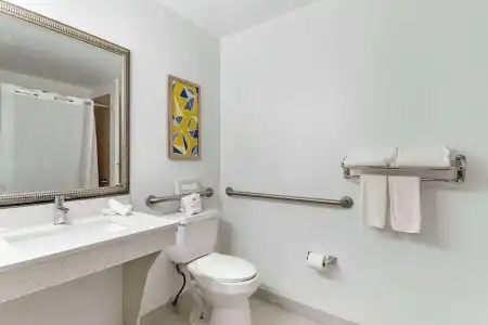 Comfort Inn & Suites Galveston Central Island near Pier - 43