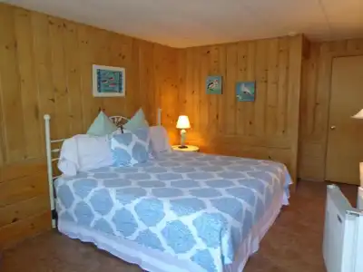 Town & Beach Motel - 16