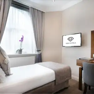 Gem Langham Court - 29
