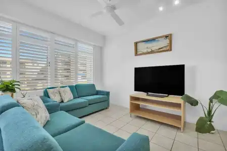 Rolling Surf Resort - 378