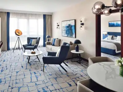 Mövenpick & Apartments Bur Dubai - 54