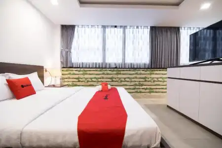 RedDoorz Premium near Hang Xanh - 24