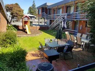 Mahogany Motel - 10