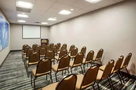 Wingate by Wyndham - Orlando International Airport - 13