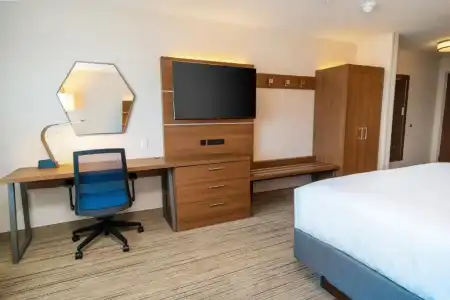Holiday Inn Express & Suites Las Vegas - E Tropicana by IHG - 48