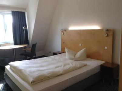 Check Inn Merseburg - 54