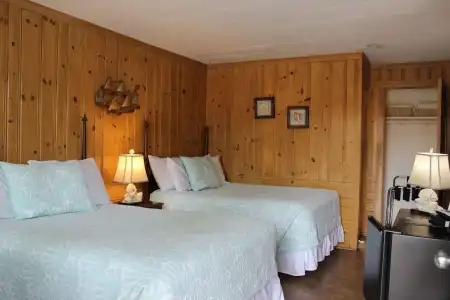 Town & Beach Motel - 6