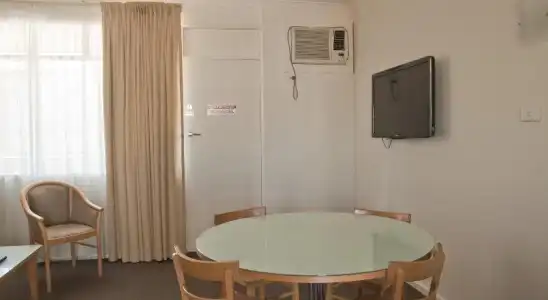 Taft Motor Inn - 11