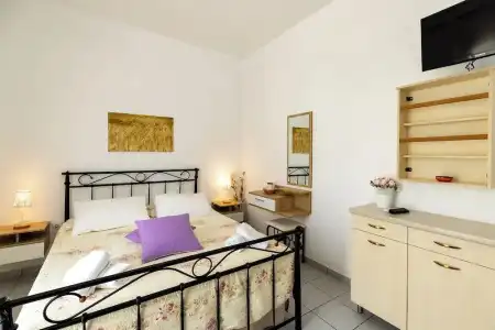 Pension Ageliki - 24