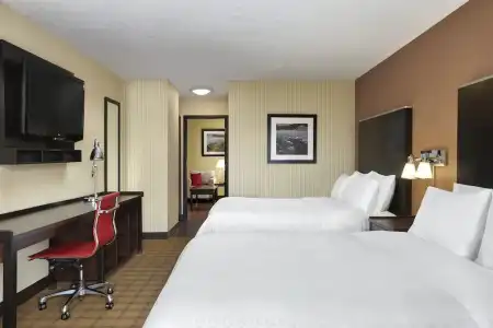 Four Points by Sheraton & Suites Calgary West - 43