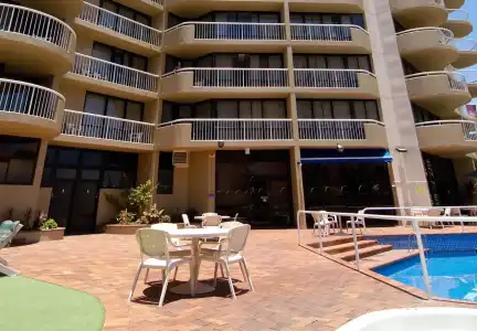 Central Hillcrest Apartment - 11