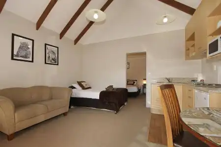 Big Five Motel - 11