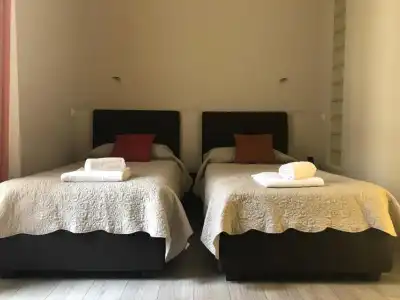 The Roman Empire Guesthouse - 79