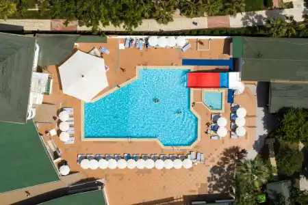 Mira Meridia Beach Resort - 13