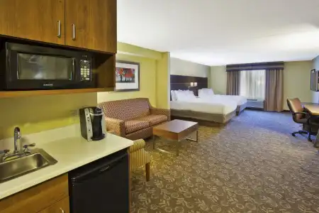 Holiday Inn Express & Suites Fort Wayne by IHG - 21