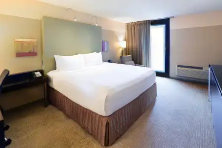 Crowne Plaza Chicago West Loop by IHG - 5