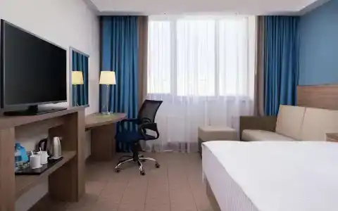 Hampton by Hilton Triumphal Arch - 25