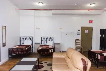 NY Moore Hostel - 41