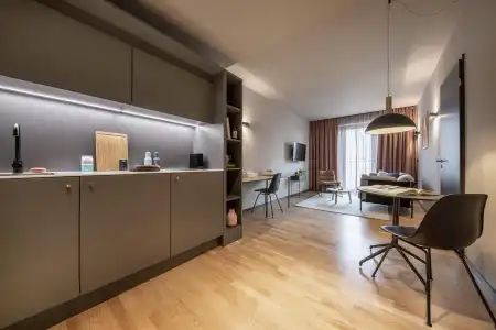 Moxy Berlin Airport - 30