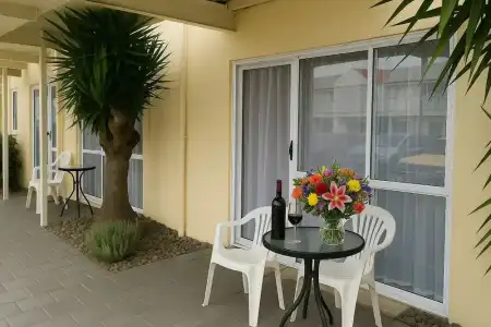 Fountain Court Motel - 44