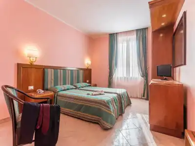 Raeli Siracusa - 20