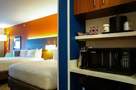 Holiday Inn Express & Suites Louisville Downtown by IHG - 114