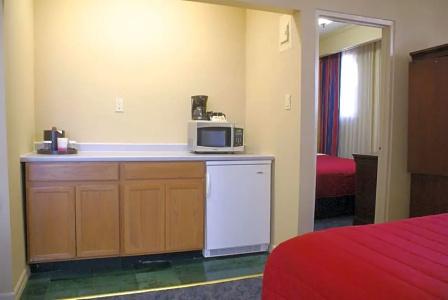 Ramada by Wyndham Jersey City - 18
