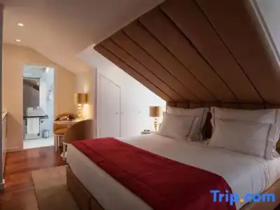 The 7, Suites, Studios & Apartments - 88