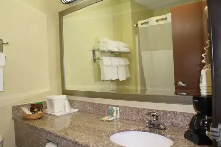 Quality Inn Evansville Eastland Area - 6