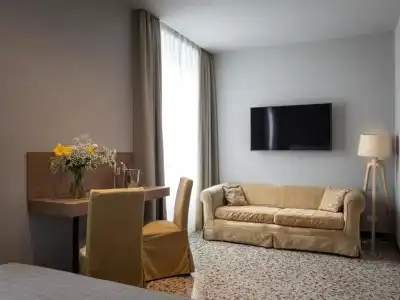 HNN Luxury Suites - 28