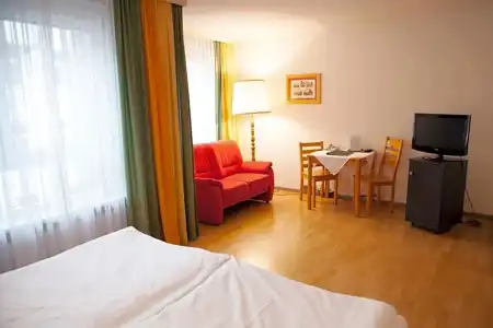 Caroline - 46