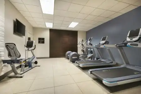 Embassy Suites Lincoln - 38