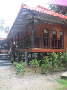 Khao Sok Island Resort and Spa - 17