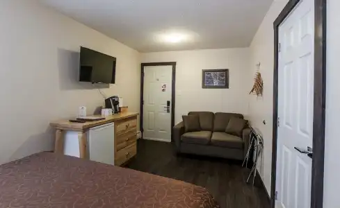 Swiss Chalet Motel - 101