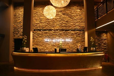 Grauer Bar - 1