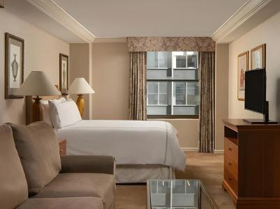 The Manhattan Club - 15