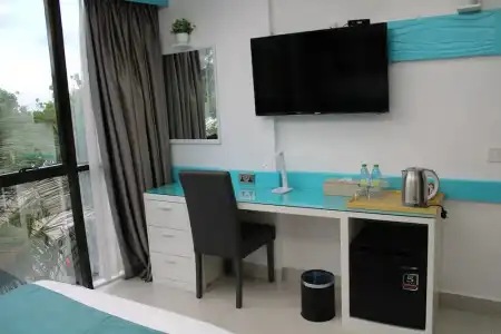 The Hive Beach - 22