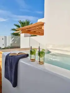 Zefi & Suites - 221