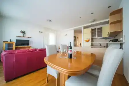 Apartment 3 Beaches With Free Parking - 138