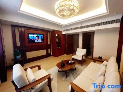 Guangzhou Zhejiang - 132