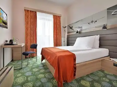 Ramada by Wyndham Airport - 22