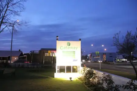 Gateway International Motel - 13
