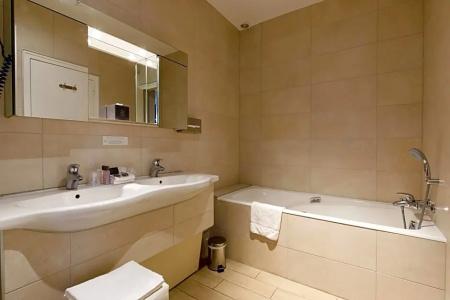 & Spa Le Grand Monarque, Best Western Premier Collection - 55