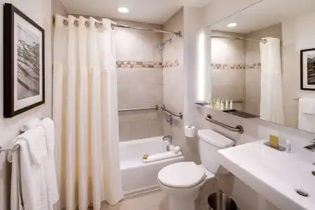 DoubleTree by Hilton & Suites Jersey City - 9